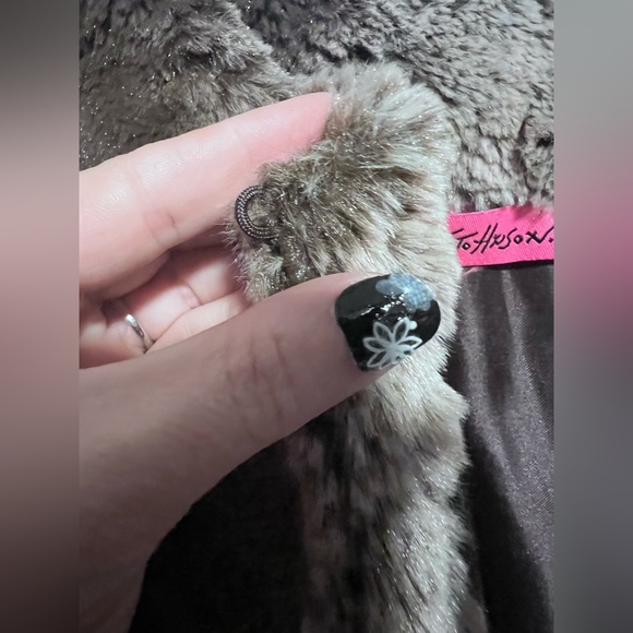 Betsey Johnson Faux Fur Fly Away Vest Size Large MSRP: $68.00 - Picture 12 of 15